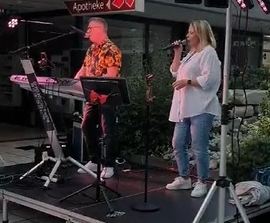 Weinfest in Kreuztal Live Musik Danny und Nicki auf dem Roten Platz Siegerland